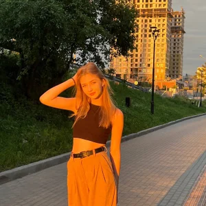 AveryBerkson Public Hình 5