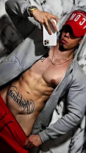 Angelo_Varek Morning Vibes 🥂 Immagine  2