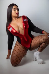 HannaRousse_ The suit looks beautiful on me 사진 3