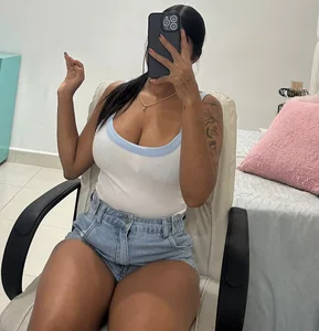 _aurora18_ Your skin calls me and my body responds...🥵🍑 Foto