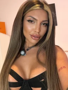 missashleylx 💎  2টি ছবি