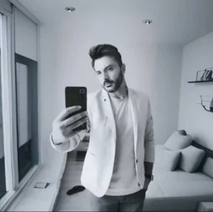 Bysezarr Public Immagine 