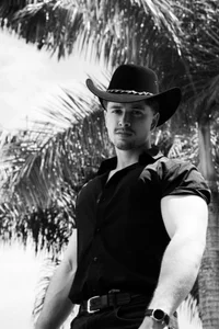 ADAM_BOUTON_ Public Foto 4