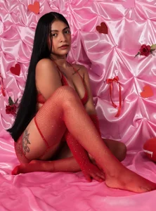 hot_dione More than love, this Valentine's Day ❤️‍🔥😉 사진