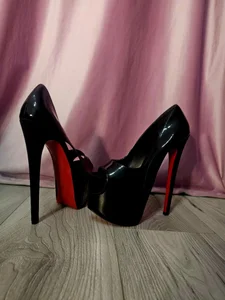 Hennessy_XO My high heels colection Pic