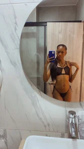 AveryNicole Sensual body🔥 Pic 4