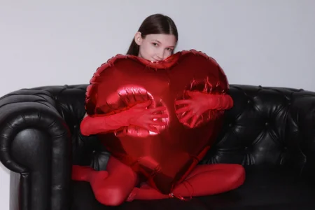 NikaRainのSt. Valentineの 2枚の写真