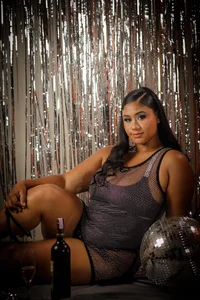 SSCARLETH_ ✨ Each flash captures a secret, every shadow whisper desire Foto 4