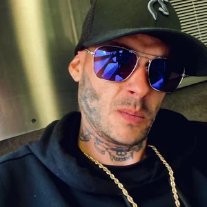 PERFECTHUNG Public Immagine 