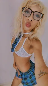 AprillRoss 🤎SCHOOLGIRL🔥  2টি ছবি