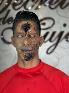 JoseRumbero26のUn maquillaje muy creativo mes de Halloween 2026の 3枚の写真