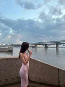 Golden__Whisper How do you like me in a tight dress?) Kuva 5