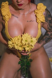 cami_rouxxx_のSoft Touch, Wild Heart🥰🌻🎇💃の 2枚の写真