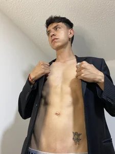 hot_teo_ Decent Máster 👀 Pic