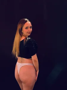 hot temptations🥵💋 de Liaroberts1  3 Imagens