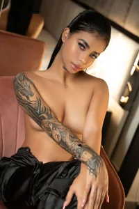 MeganLowell 🖤BLACK🩶 Pic 2