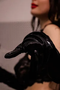 MistressMilana Worship Me Immagine 