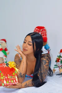 Tamara_Roberts1Tami sweet at Christmas 🎄🩷🩷🩷 Bild 2