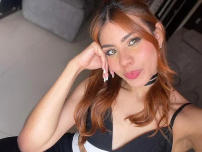 ZarinaWynneのMe with copper hairの枚の写真