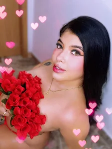 julieta_red2 Hearts, tempting skin and naughty intentions… This Valentine’s Day, I’m your fantasy 💋🔥 Pic 2