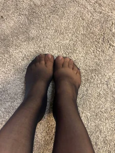 LisaAventi Feet for days Pic 5
