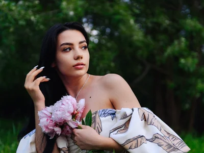 Alice_Deleon I'm at a picnic🥰 Pic 3