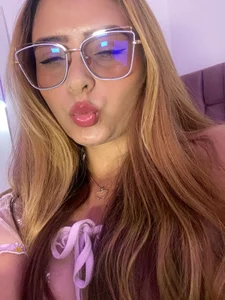 MikaelaStone Enjoy my face Pic 2