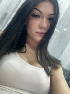 NuCrumm hello! my name is Emila Foto