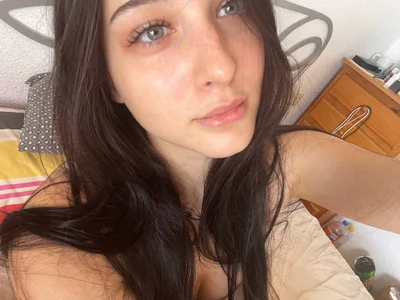 RoseDiebol playful tongue🤪 Hình