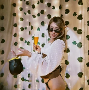 mila_katts Do you want to toast with me? 🍺 Foto 6