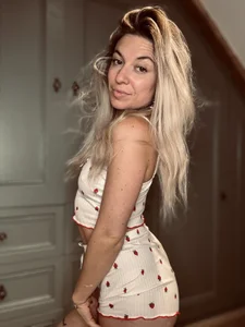 carlaaa 🍓🍓 Pic 8