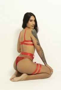 Taly_Fox kullanıcısının RED LINGERIE albümü -  2 fotoğraf