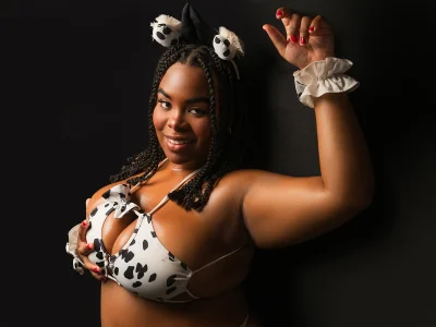 EbonyHenner Curves that speak louder than words Billede 3