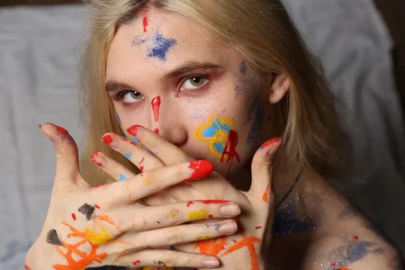 Naomi_Blondie Paint on me Pic 2