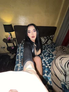 IndestructibleLilyのQueen is on fire🔥の 4枚の写真