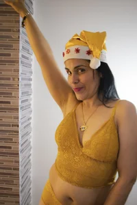 girasol_walton A yellow christmas Pic 3