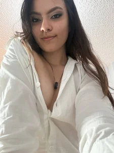 gabyevans4 Will you fuck this office worker? รูป  5