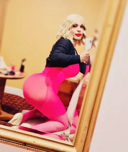 Vividpink-Isa Public Immagine  5