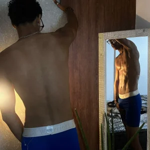 K E V de kevsann  6 Imagens
