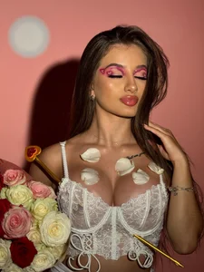 MaryLewis_ Valentine's Pic 4