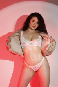 KylieJenkinsのR E D 💖の枚の写真