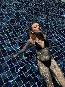 LinaaVelleのWet Pool Moments 💦の 7枚の写真