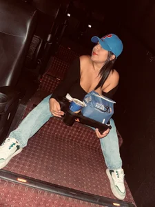 KendalMilleer A daring day in the mall 🤤😈 Immagine  6