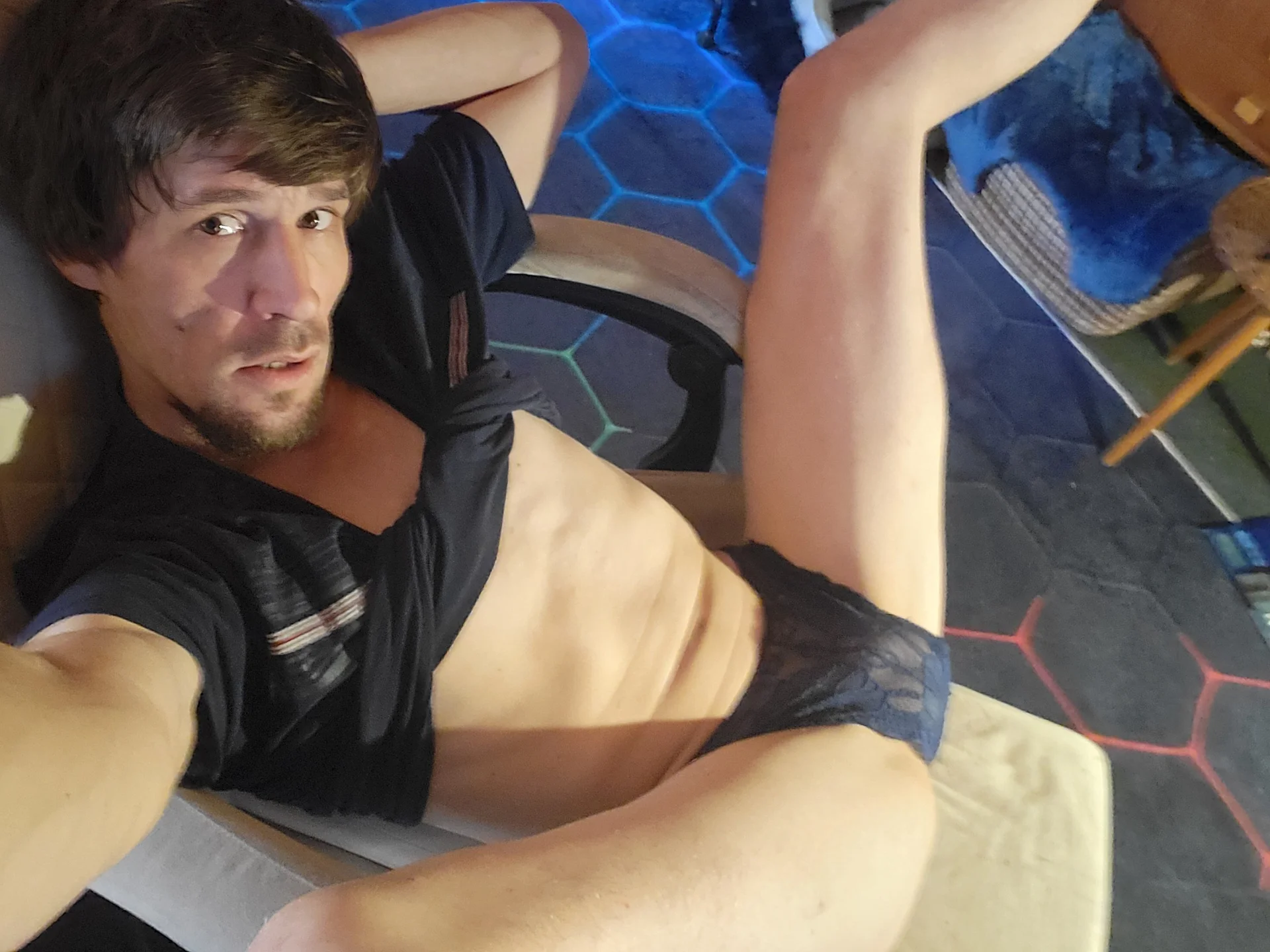 Salon1986 Můj zadeček postupně přidáme penetraci a videa slika