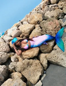 SashaMacgregor Let me be your mermaid this Halloween 👻🎃 Pic 2