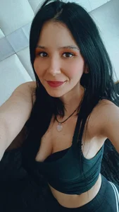 LissaThompsomのBebeの 3枚の写真