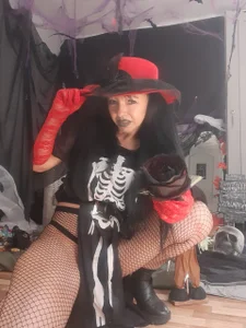 Spooky Season 🎃🖤 od Naughtymilf_xx  4 snímek