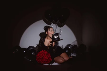 Emily_Black1のHappy 21st Bday, Emily!! 🥳の枚の写真