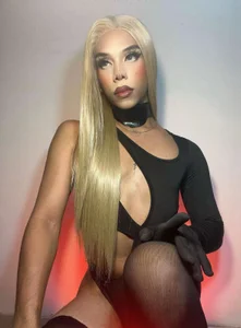 DanniLee_のMISS LEE 🔥の 2枚の写真