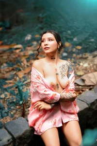 in the middle of the forest ♥ de Nathalia_stone_  Imagens